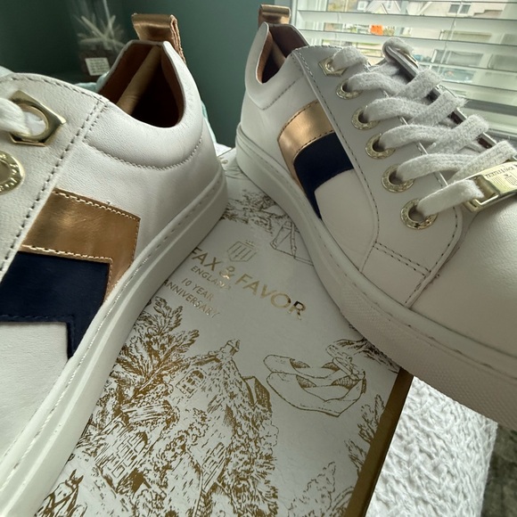 Fairfax & Favor 10th Anniversary Limited Edition Leather Trainers - Picture 3 of 8
